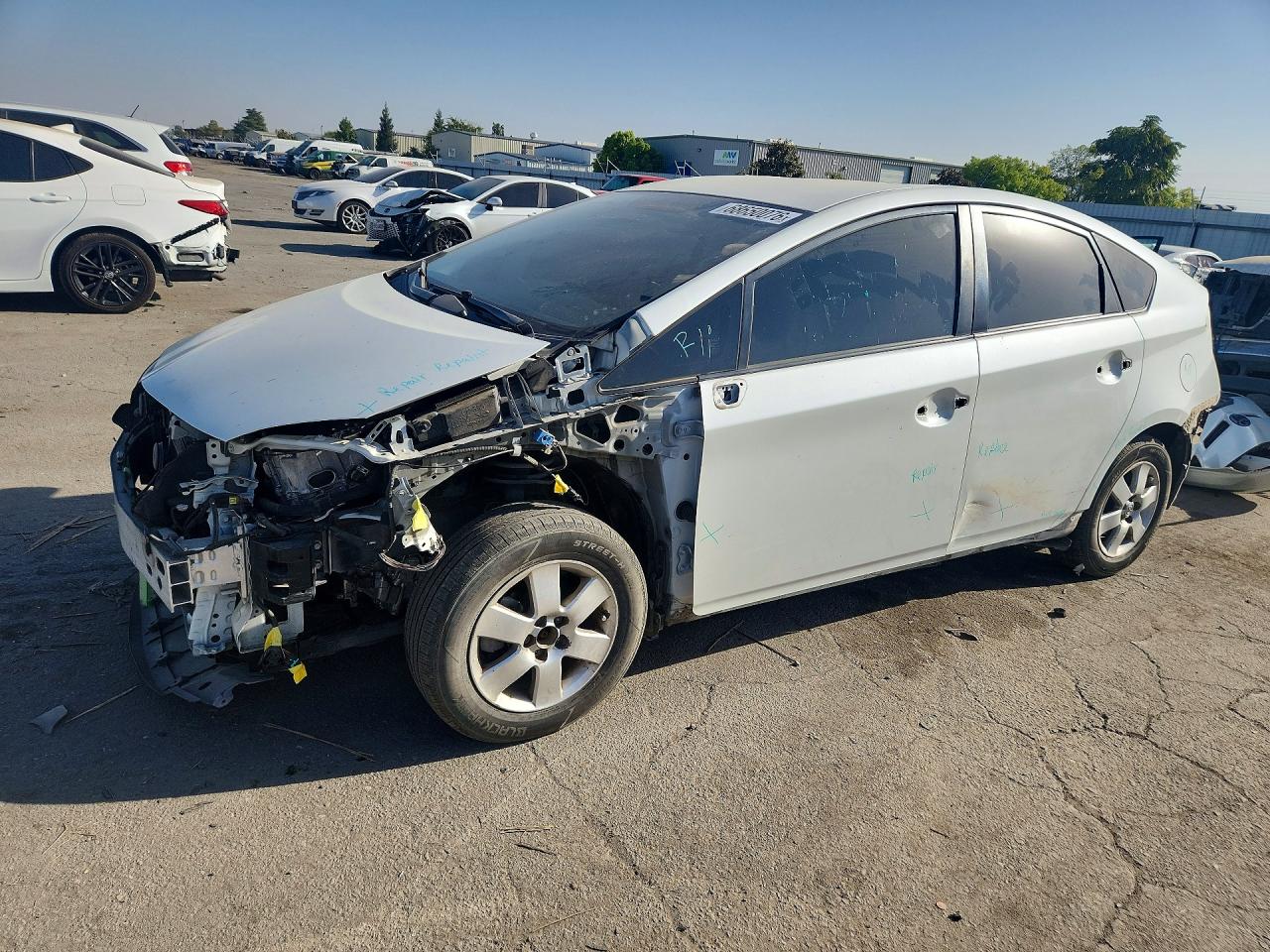 2015 TOYOTA PRIUS — Front 3/4