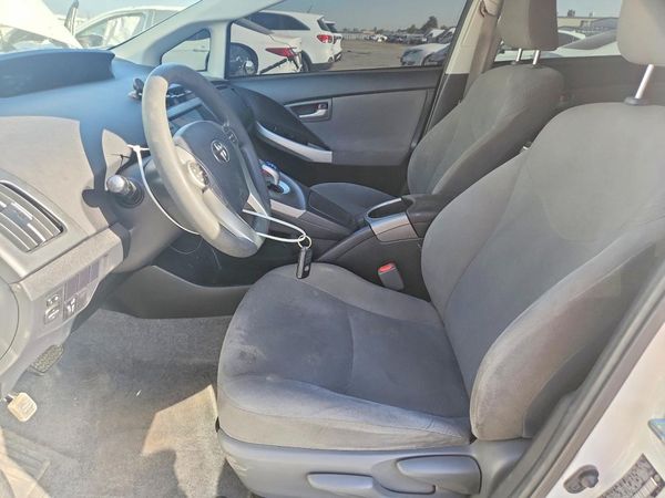 2015 TOYOTA PRIUS — DENT