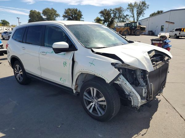 2018 HONDA PILOT EX — Passenger 3/4