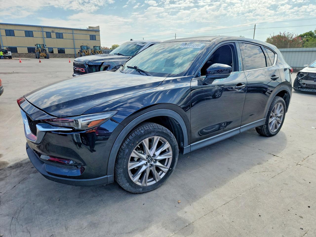2020 MAZDA CX-5 Grand Touring — Front 3/4