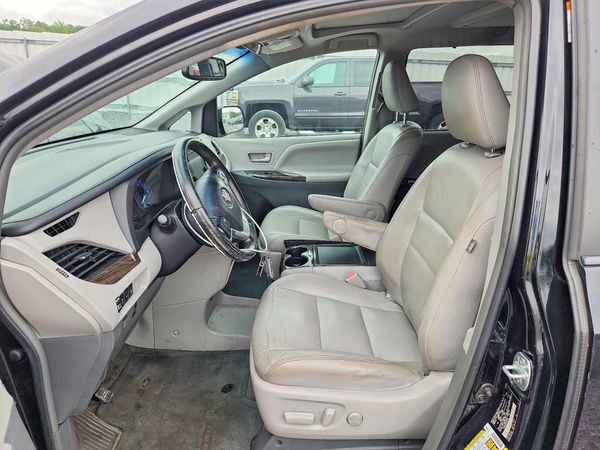 2016 TOYOTA SIENNA