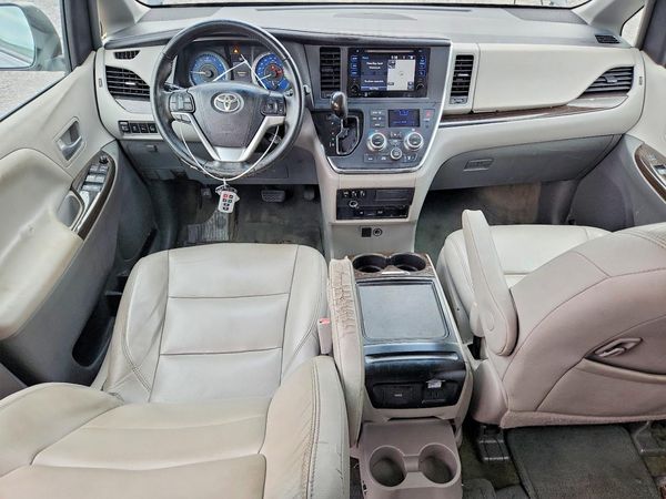 2016 TOYOTA SIENNA
