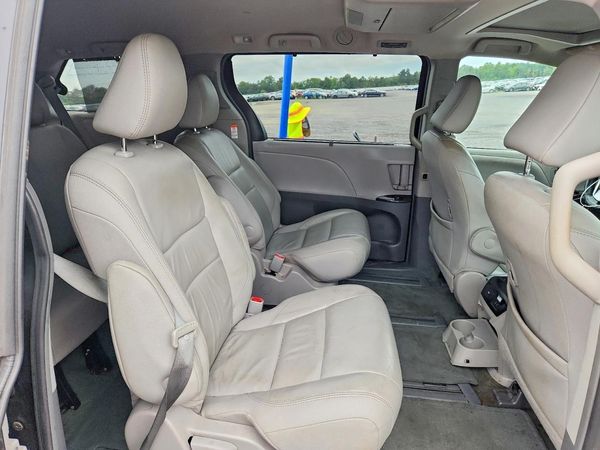2016 TOYOTA SIENNA