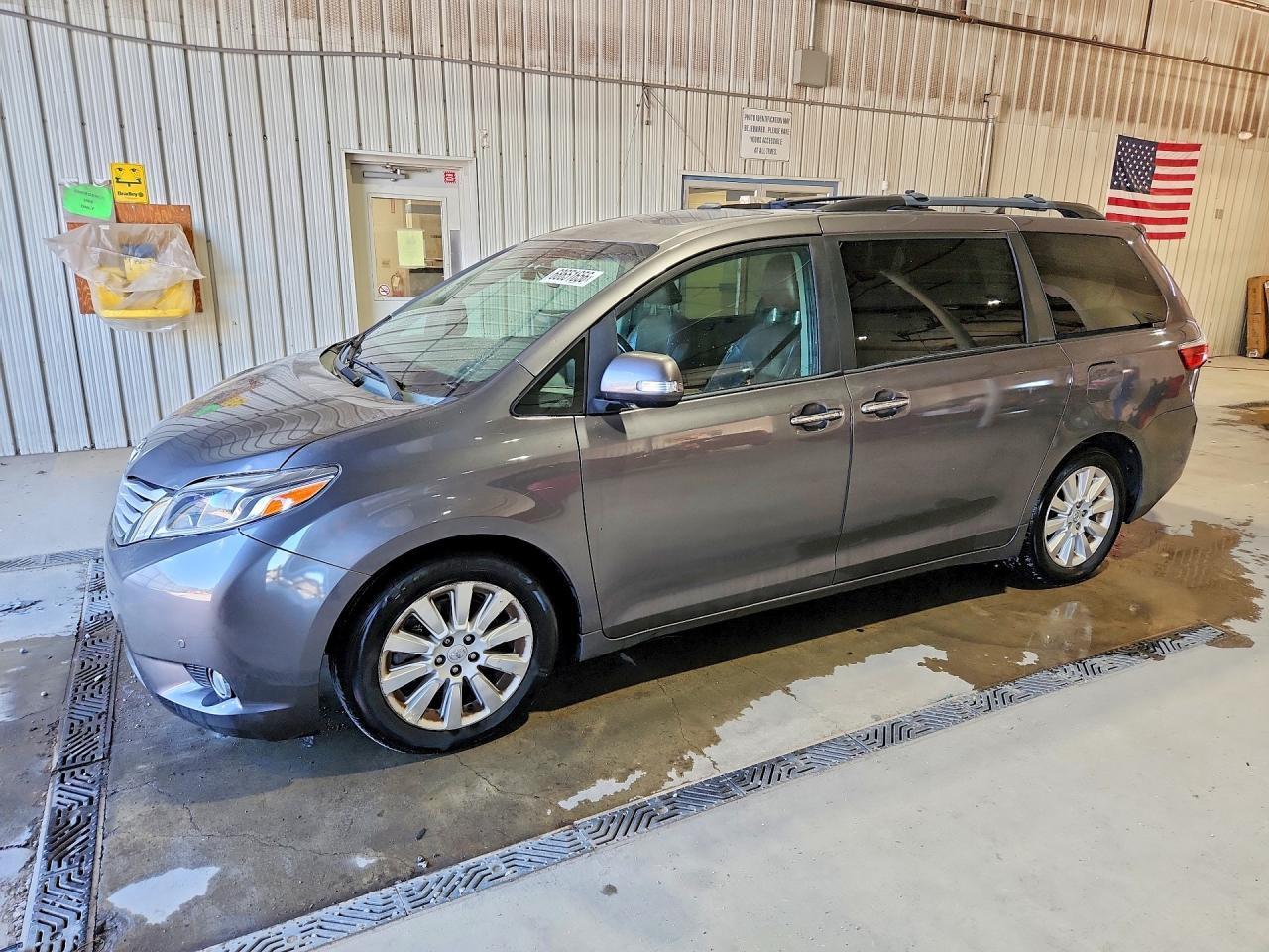 2015 TOYOTA SIENNA
