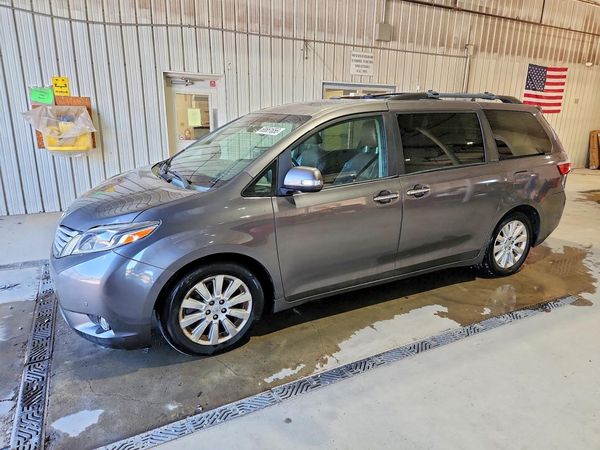 2015 TOYOTA SIENNA