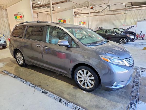 2015 TOYOTA SIENNA