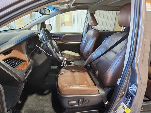 2015 TOYOTA SIENNA