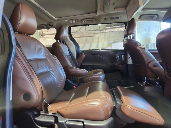 2015 TOYOTA SIENNA