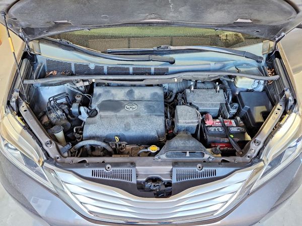2015 TOYOTA SIENNA