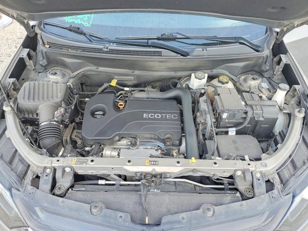 2019 CHEVROLET EQUINOX LT (1LT) — Engine bay