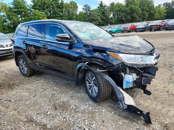 2019 TOYOTA HIGHLANDER SE/XLE — Passenger 3/4
