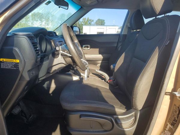 2014 KIA SOUL GL(BASE) — DENT
