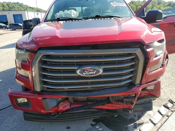 2017 FORD F150 SuperCrew — Engine bay