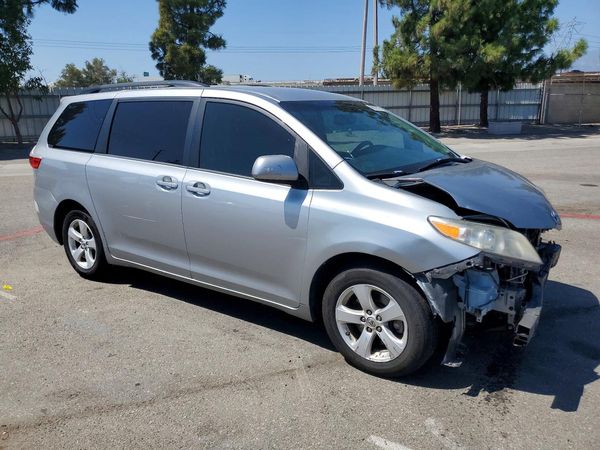 2017 TOYOTA SIENNA LE Mobility/LE — Passenger 3/4