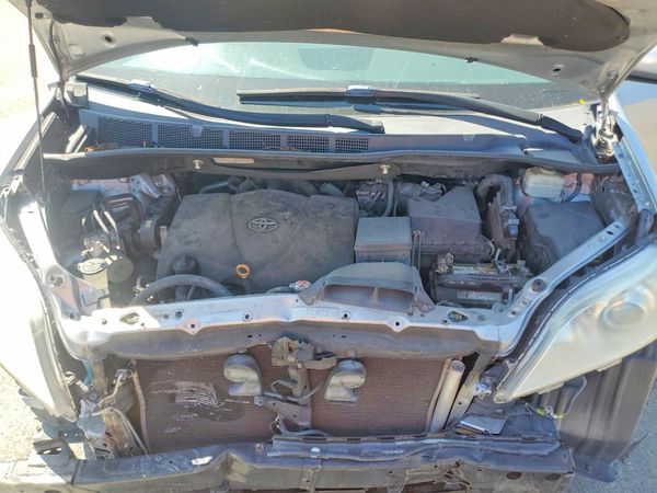 2017 TOYOTA SIENNA LE Mobility/LE — Engine bay