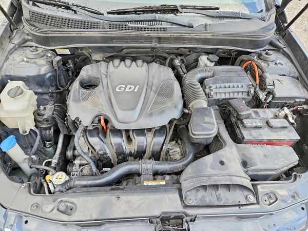 2012 HYUNDAI SONATA — Engine bay