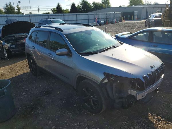 2016 JEEP CHEROKEE Latitude/Longitude/North — Passenger 3/4