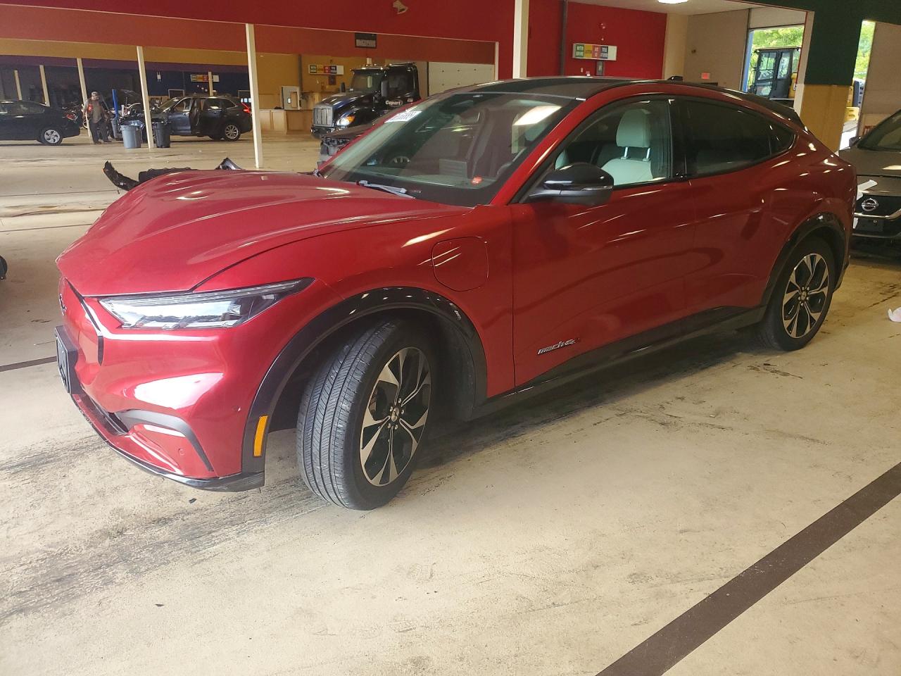 2021 FORD MUSTANG Premium — Front 3/4