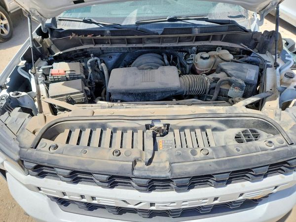 2021 CHEVROLET SILVERADO Custom — Engine bay