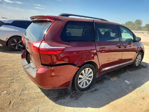 2017 TOYOTA SIENNA LE