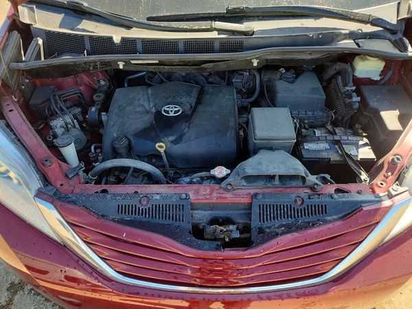 2017 TOYOTA SIENNA LE