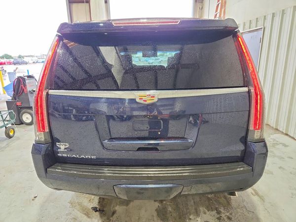 2018 CADILLAC ESCALADE