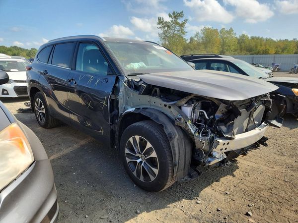 2024 TOYOTA HIGHLANDER — Passenger 3/4