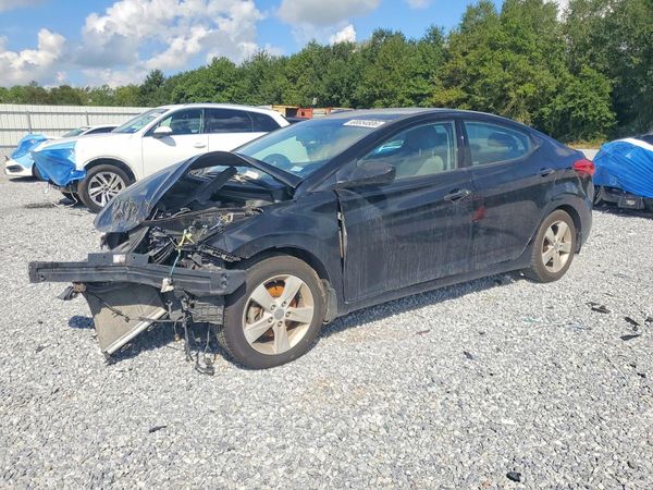 2013 HYUNDAI ELANTRA — Front 3/4