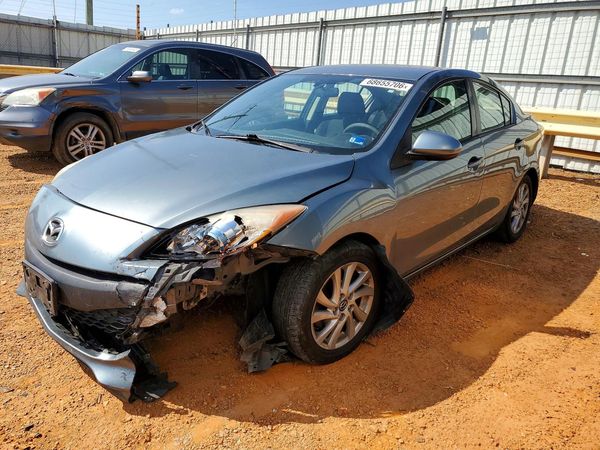 2013 MAZDA 3