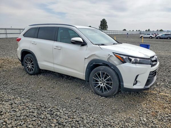 2017 TOYOTA HIGHLANDER SE/XLE