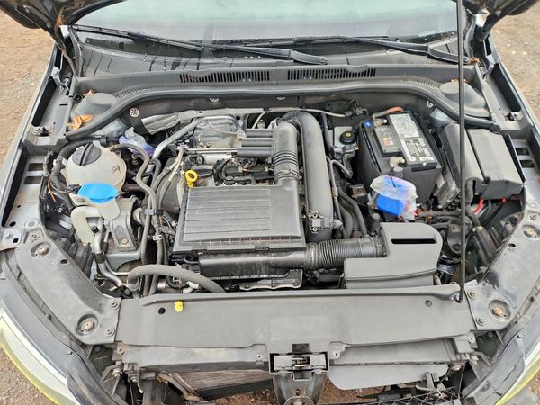 2017 VOLKSWAGEN JETTA — Engine bay