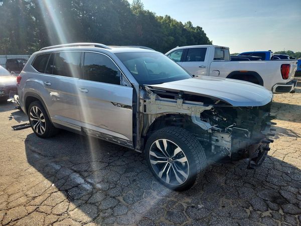 2021 VOLKSWAGEN ATLAS — Passenger 3/4