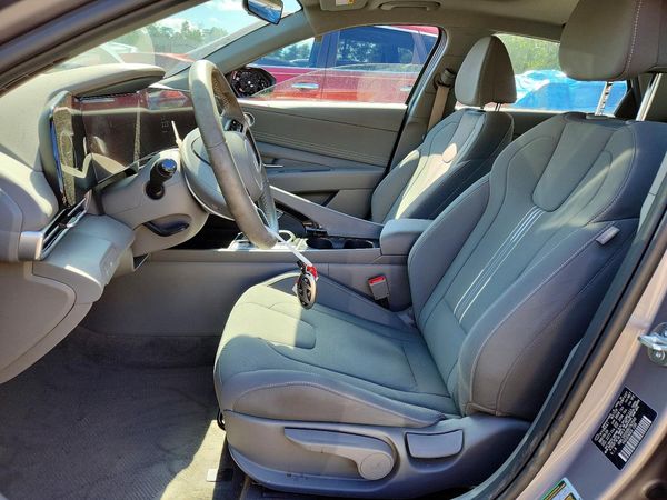 2024 HYUNDAI ELANTRA SEL w/ Convenience Pkg