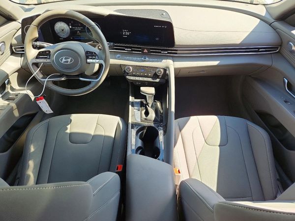 2024 HYUNDAI ELANTRA SEL w/ Convenience Pkg