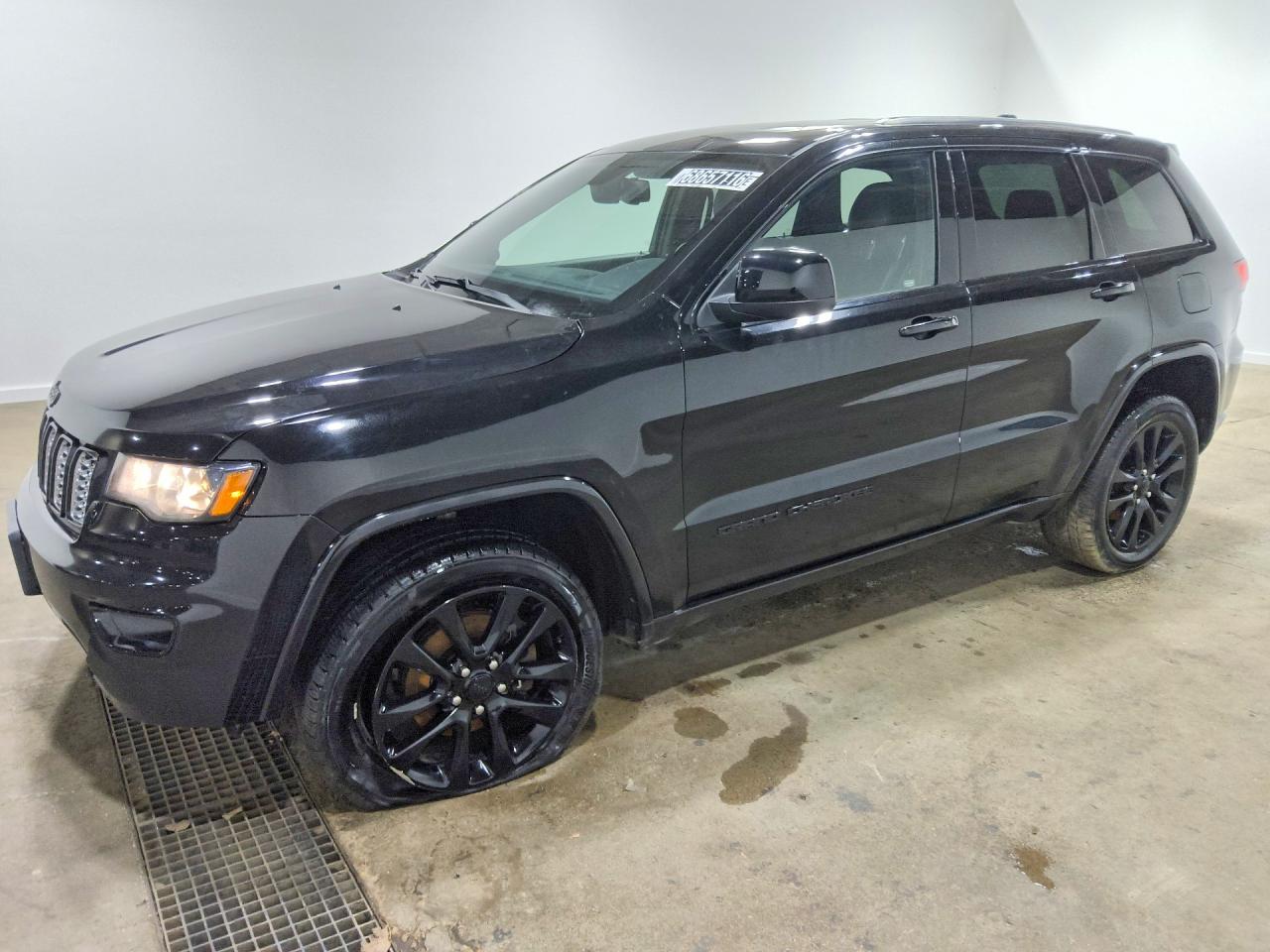 2019 JEEP CHEROKEE Laredo — Front 3/4