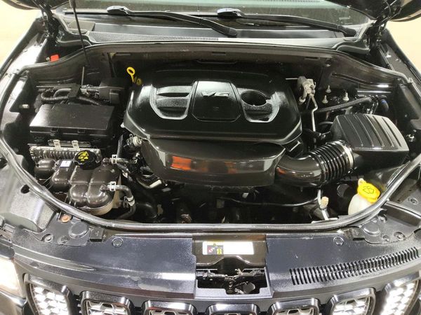 2019 JEEP CHEROKEE Laredo — Engine bay