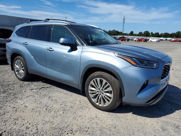 2024 TOYOTA HIGHLANDER Platinum — Passenger 3/4