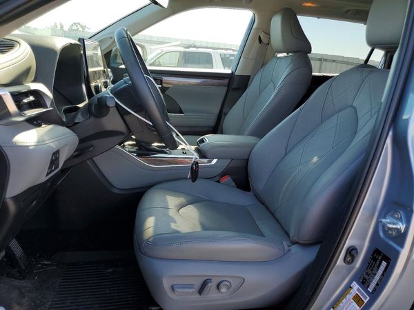 2024 TOYOTA HIGHLANDER Platinum — DENT