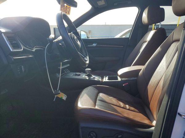 2019 AUDI Q5 quattro Premium — DENT