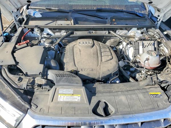 2019 AUDI Q5 quattro Premium — Engine bay
