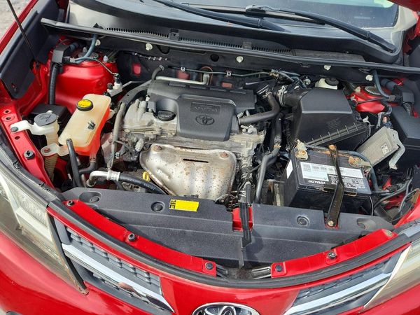 2013 TOYOTA RAV4 High — Engine bay