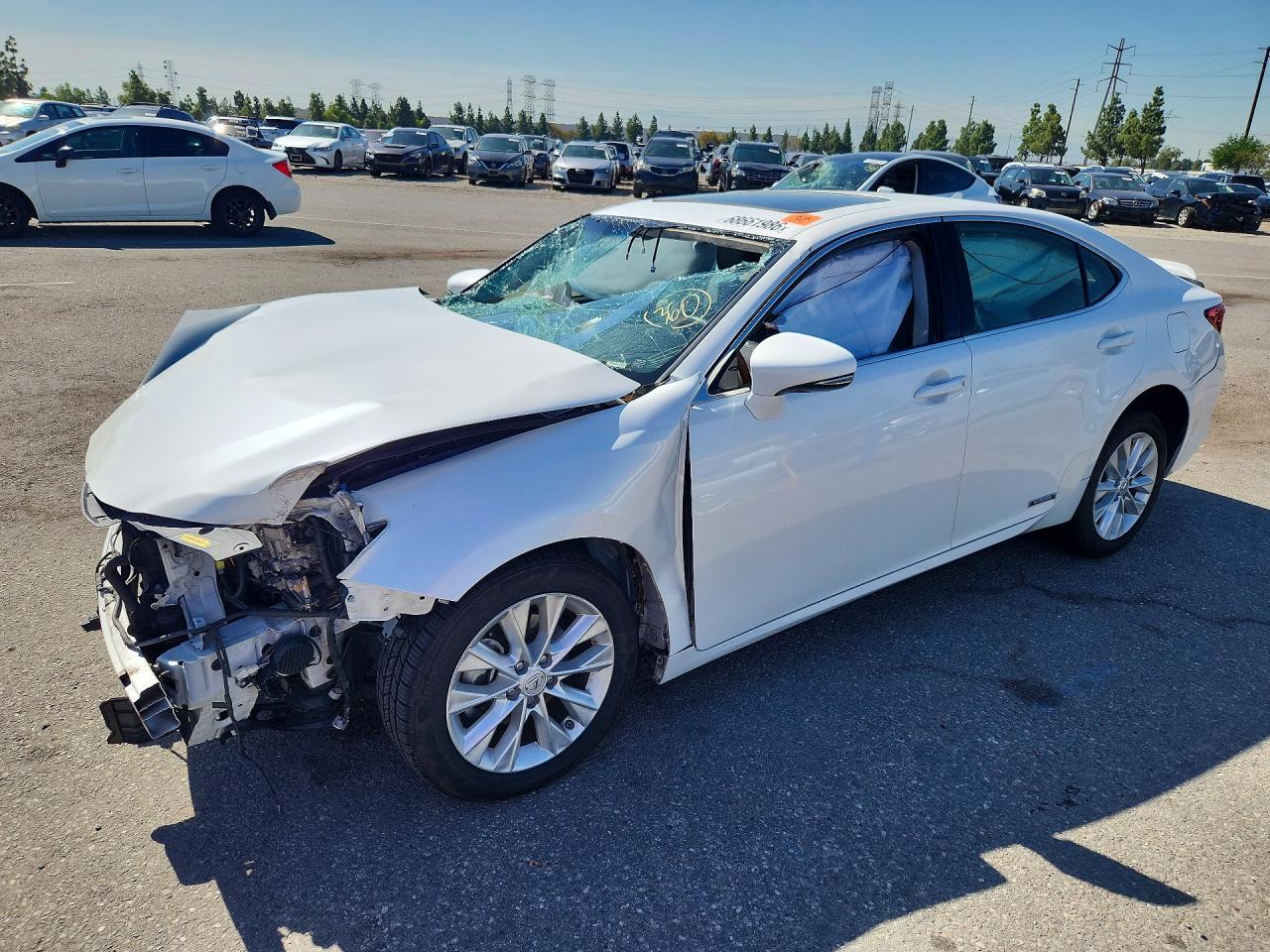 2013 LEXUS ES300 300h — Front 3/4