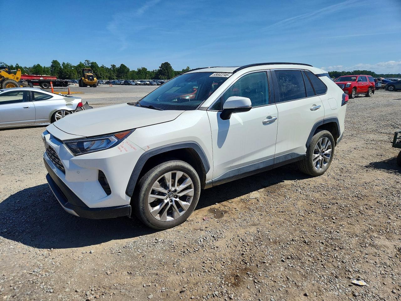 2019 TOYOTA RAV4 — Front 3/4