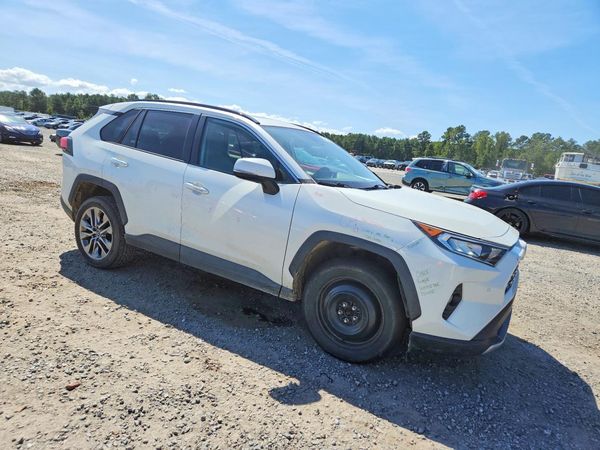 2019 TOYOTA RAV4 — Passenger 3/4