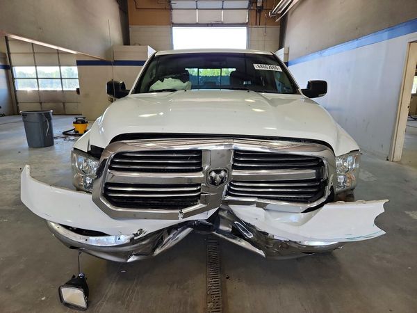2017 RAM 1500 CRW 4X4 LRME SLT
