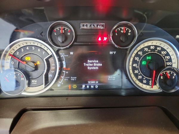 2017 RAM 1500 CRW 4X4 LRME SLT