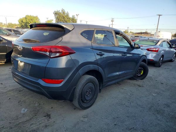 2017 HYUNDAI TUCSON SE (no options)