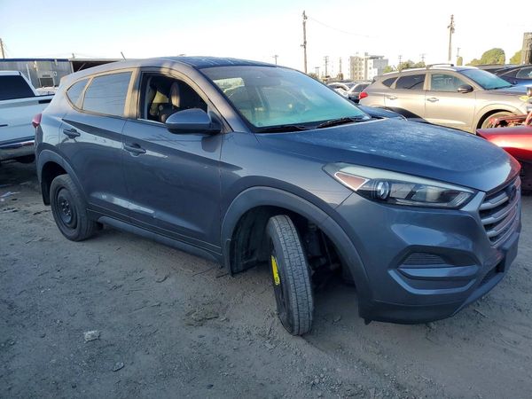 2017 HYUNDAI TUCSON SE (no options)