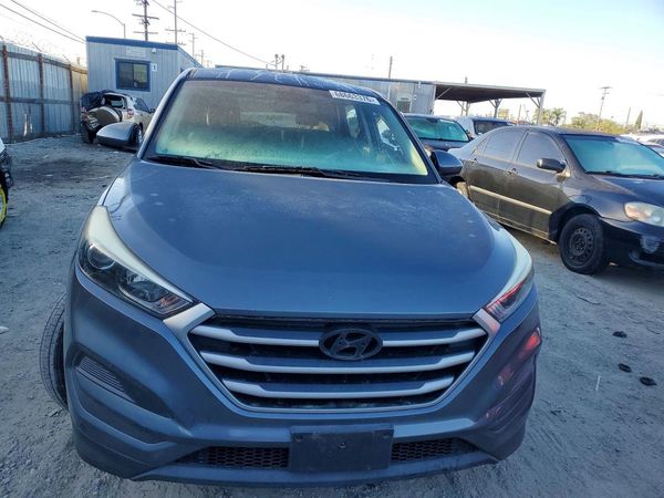 2017 HYUNDAI TUCSON SE (no options)