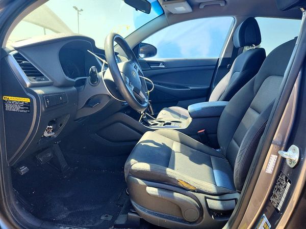 2017 HYUNDAI TUCSON SE (no options)